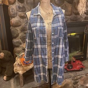 Women’s LG cold shoulder button down